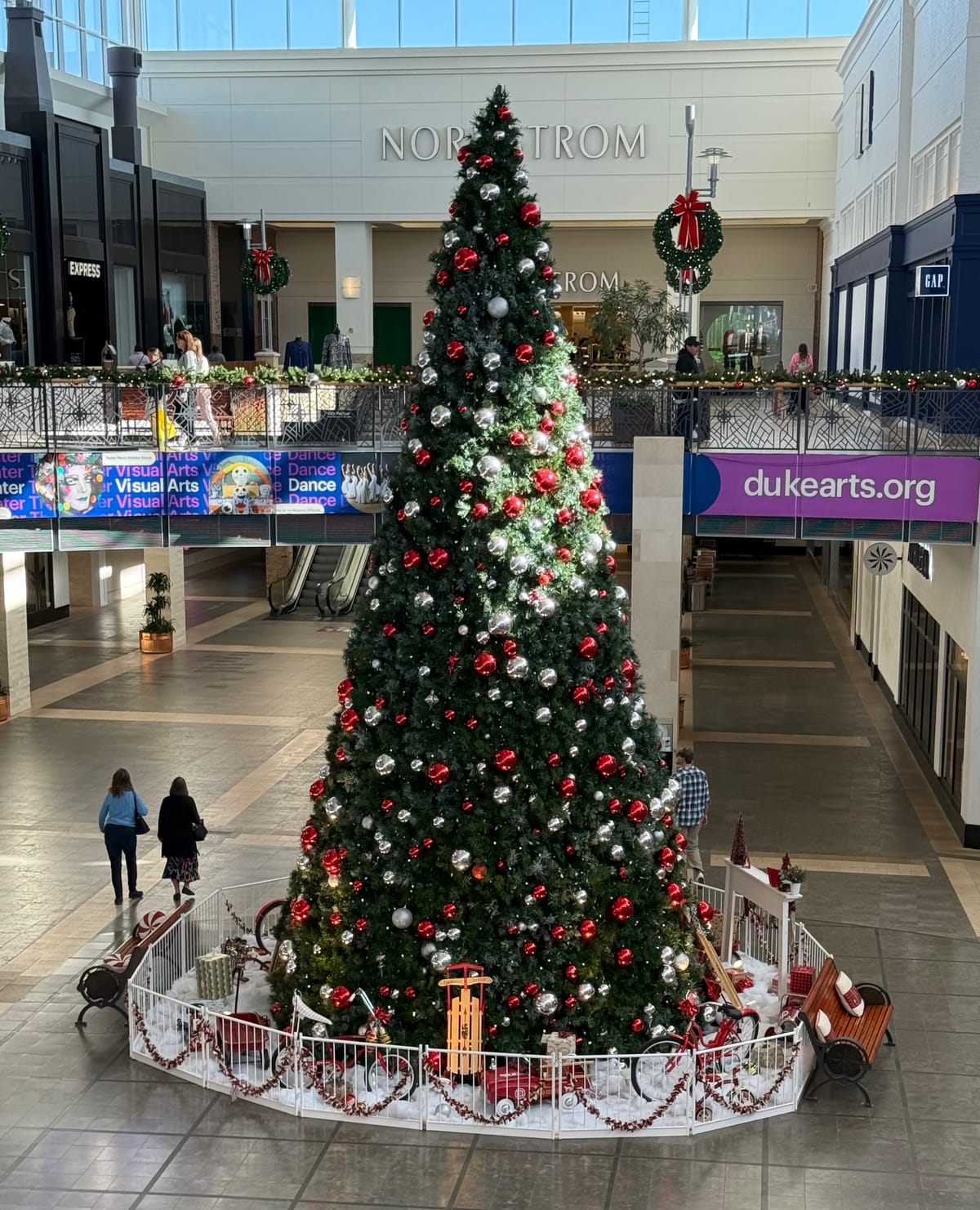 The Streets at Southpoint Mall Returns to Festive Form